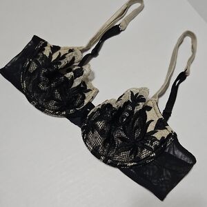 Victoria's Secret Black and Cream Lace Embroidered Underwire Bra Size 36C